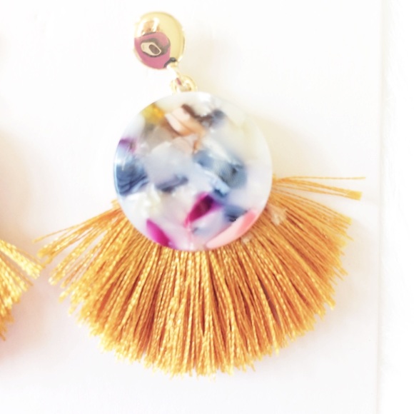 LOFT MULTI COLOR RESIN & GOLD FRINGE EARRINGS 🆕 - Picture 2 of 6